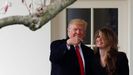 Trump junto a Hope Hicks, a la que se atribuye su contagio, antes de viajar a Cleveland