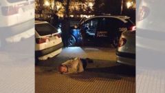 La imagen del presunto asesino en Ourense con un cuchillo en la mano