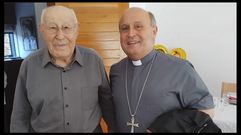 El arzobispo, Francisco Jos� Prieto, felicit� al sacerdote Ricardo Bello Mato por su centenario