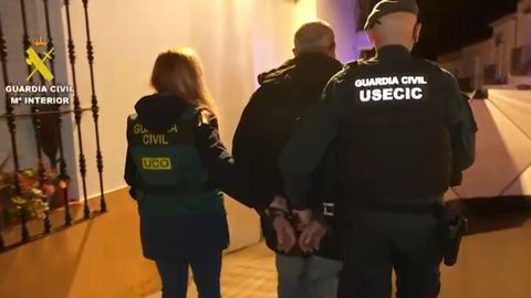 Uno de los hermanos que est�n detenidos por la desaparici�n de Francisca C�rdenas, custodiado por la Guardia Civil