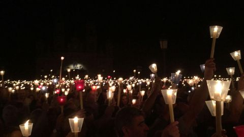 Imagen de archivo de la procesin de las antorchas en el santuario de Os Milagros