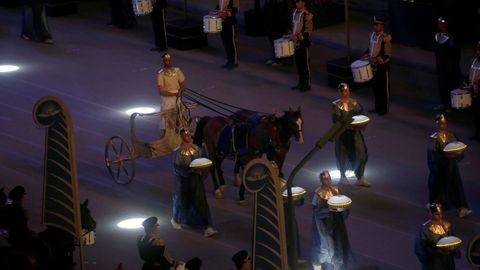 Elementos como el carro tirado por un caballo fueron recreados a partir de ornamentos y grabados que se han conservado hasta hoy
