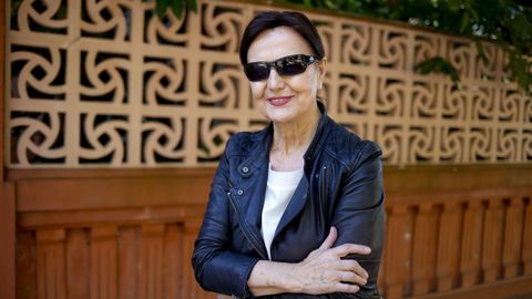 A poeta Eva Veiga (Ombre, Pontedeume, 1961), retratada hai uns das na Corua.