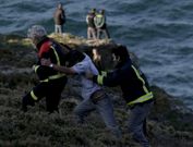 Uno de los momentos m�s duros del rescate fue cuando el padre quiso acercarse a la costa. 
