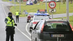 Control de tr�fico la Guardia Civil en Lugo tras la entrada en vigor del estado de alerta