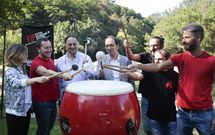 Anxo Lorenzo, Jes�s Otero y miembros de Odaiko, ayer en la presentaci�n de los conciertos. 