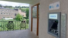 El cajero de Abanca est� en el edificio del Concello, frente al Monasterio