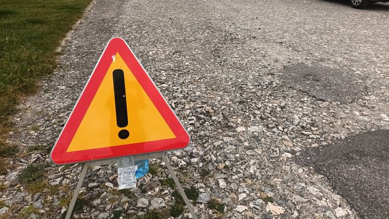 Baches y socavones en la zona portuaria