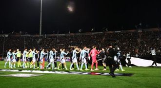 Los jugadores del PAOK y del Celta, antes del partido del pasado jueves.