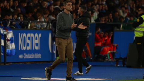 Antonio Hidalgo aplaudiendo a sus jugadores durante el encuentro