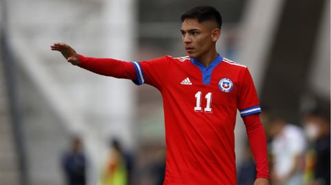 Joan Cruz, en un partido con la seleccin de Chile