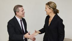 El presidente de Castilla-La Mancha, Emiliano Garca-Page, y la presidenta de la Fundacin Amancio Ortega, Flora Prez Marcote.