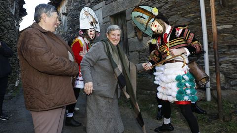 Os felos percorren Maceda.A comitiva co personaxe do entroido visita os pobos do municipio e a Serra de San Mamede