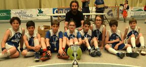 El entrenador del Artai y jugadores celebraron el t�tulo en Carballo.