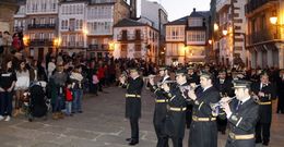 Actuaci�n de la Banda de Nuestra Se�ora de la Misericordia ayer en la Praza Maior de Viveiro. 