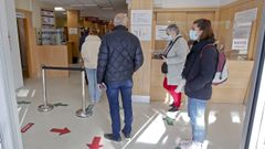 Colas en el centro de salud Virxe Peregrina, en Pontevedra