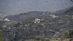 Casas diseminadas en las laderas de la zona de Los Gallardos por la que se propag� el incendio.