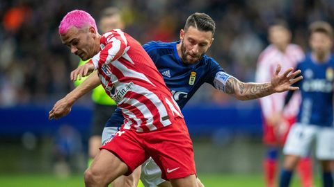 Griezmann y Borja Bast�n, en el Real Oviedo-Atl�tico de la 22/23