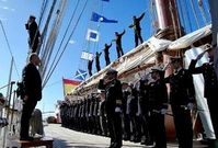 El embajador espa�ol en Italia visit� el buque escuela.