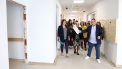 La comitiva por la visita a Amicos, en el centro residencial de la entidad.
