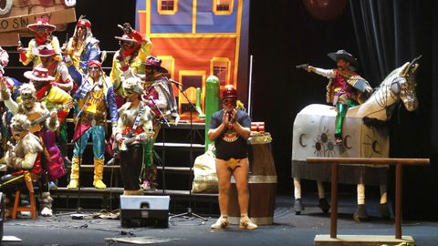 O auditorio do Grove, a tope coas s�as comparsas