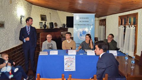 Reuni�n de la Asociaci�n de Vecinos Llamaoscura-Pereda