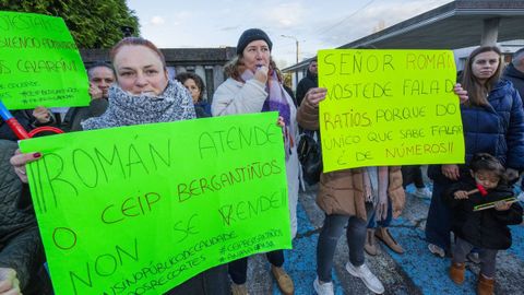 Imagen de archivo de una movilizaci�n en contra de los recortes educativos en la Costa da Morte.