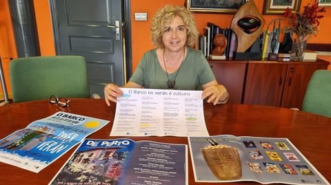 Margarida Pizcueta presentó la programación cultural para el verano en O Barco.