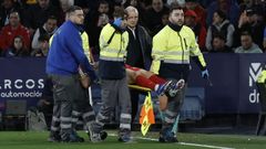 El delantero del Atl�tico de Madrid Alexander S�rloth se retira lesionado durante el encuentro correspondiente a la jornada 22 de LaLiga EA Sports entre Levante UD y Atl�tico de Madrid celebrado este s�bado en el Estadio Ciutat de Val�ncia.
