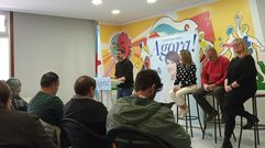 Mon Fern�ndez y otros representantes nacionalistas durante el acto celebrado el s�bado en Fene.