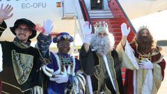 Los reyes llegan en avi�n a Santiago
