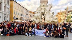 Estudiantes miembros de una organizaci�n para erasmus en Padua, Italia