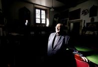 Jos� Mar�a Fuci�os, en la sacrist�a de la Colegiata, de la que es abad desde hace un a�o.