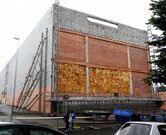 En una fachada ya se ha retirado la hoja exterior del muro. 