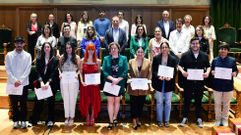 El programa Icarus de la USC reparti� 8.100 euros entre una docena de trabajos de fin de grado, m�ster y tesis doctorales. Los autores distinguidos recibieron ayer sus respectivos premios en una ceremonia celebrada en Santiago, en el sal�n noble del Colexio de Fonseca.