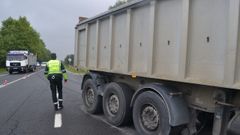 La colisin se produjo cuando el camionero gir a la izquierda