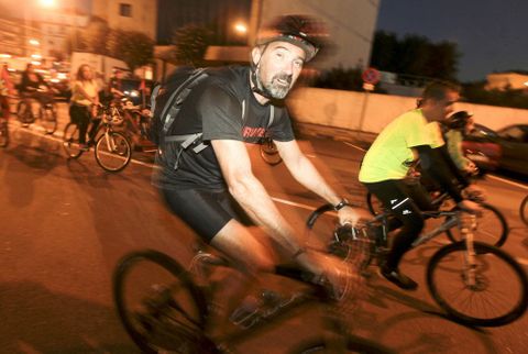 En la noche del s�bado hubo un saludable paseo en bicicleta. 