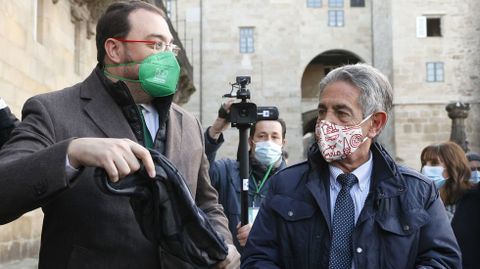Barb�n y Revilla, a su llegada a la cumbre de Santiago