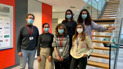 Parte del equipo investigador asturiano que descubri que una variante gentica es clave para la supervivencia de pacientes crticos por coronavirus. Arriba, de derecha a izquierda: Paula Martn-Vicente e Ins Lpez-Alonso. Abajo, de derecha a izquierda: Laura Amado, Margarita Fernndez, Cecilia Lpez-Martnez y Guillermo M. Albaiceta