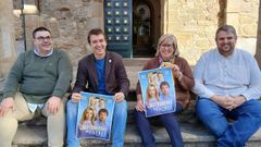 El alcalde de Noia, Francisco Prez; el actor Javier Veiga; la concejala de Cultura, Chelo Martnez y el teniente de alcalde, Manolo Seijas, acudieron a la presentacin de la obra