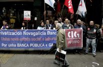 <span lang= es-es >Pidiendo la paralizaci�n</span>. El sindicato CIG ha seguido esta semana con su campa�a para exigir al FROB que se frene la subasta de NCG, recordando que Bruselas daba de plazo hasta el 2017.
