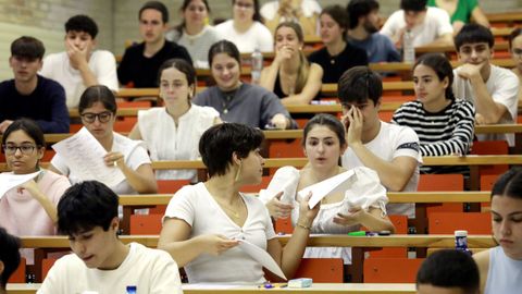 Los jvenes, pasndose ya los exmenes para comenzar