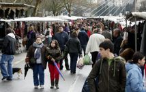 La feria de los s�bados en Pontevedra se traslad� hace seis a�os a la calle Rafael Areses. 