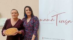 Teresa y Andrea, madre e hija al frente de la empresa de Ribadiso Mam� Teresa, presentaron su tarta de Arz�a en la antesala de la Festa do Queixo.