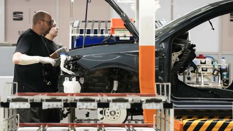 Operario en la planta de Seat (grupo Volkswagen) en Martorell (Catalu�a).