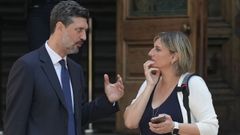 La exconsejera de Salud de la Generalitat Alba Verg�s, y su abogado Mariano Berg�s, a su llegada a la Audiencia de Barcelona.