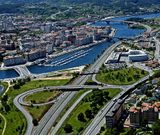 El puente, a la izquierda, se dise�� para ser conectado con la AP-9, como se ve en la imagen. 