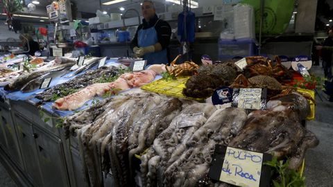 Ambiente en el mercado de Plaza de Lugo, en A Corua, das atrs