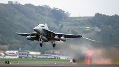 Un avi�n militar despega de la base a�rea de Lajes, en las islas Azores, que debido a su ubicaci�n en medio del Atl�ntico se ha convertido en un centro log�stico clave para Estados Unidos en el conflicto de Ir�n.