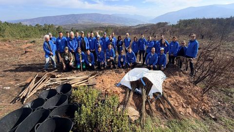 Los voluntarios trabajaron con vecinos y miembros de la comunidad de montes